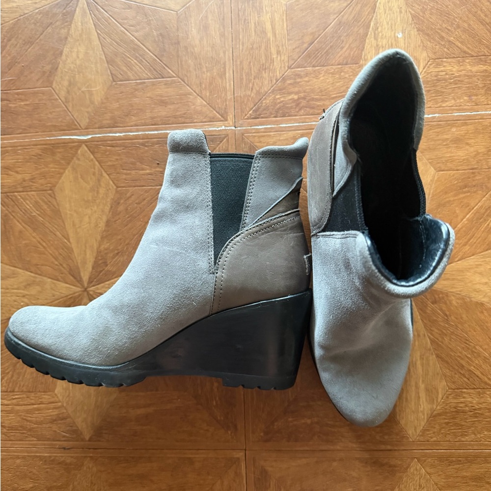 Sorel grey wedge ankle bootie